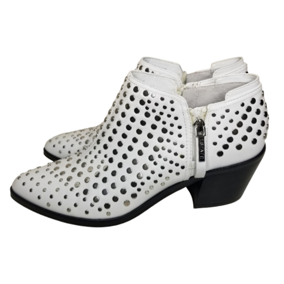 1. State Lexey Ankle Booties Womens 9M Chrome Studs White Western Boots Nailhead - Picture 1 of 16